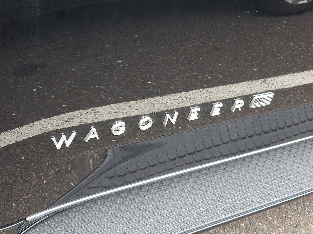 Used 2025 Jeep Wagoneer Series II w/ 8-Passenger Seating Package AWD/4WD image 11