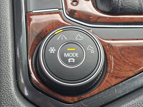 Used 2019 Volkswagen Tiguan SEL AWD/4WD image 28