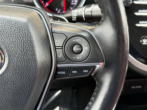 Used 2018 Toyota Camry XSE image 25