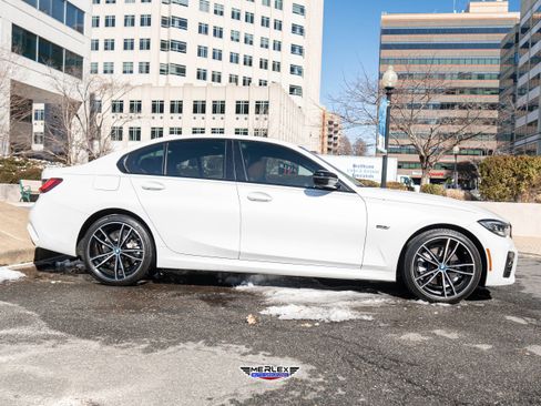Used 2022 BMW 330e xDrive w/ M Sport Package AWD/4WD image 8