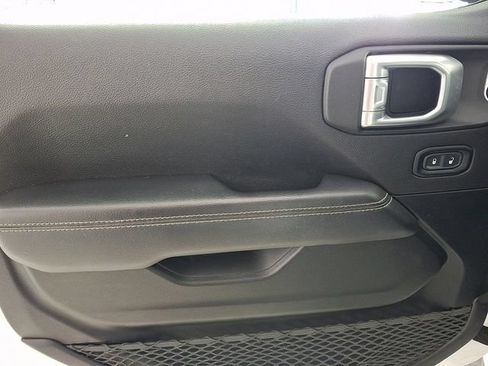 Used 2021 Jeep Wrangler Unlimited Sahara AWD/4WD image 14
