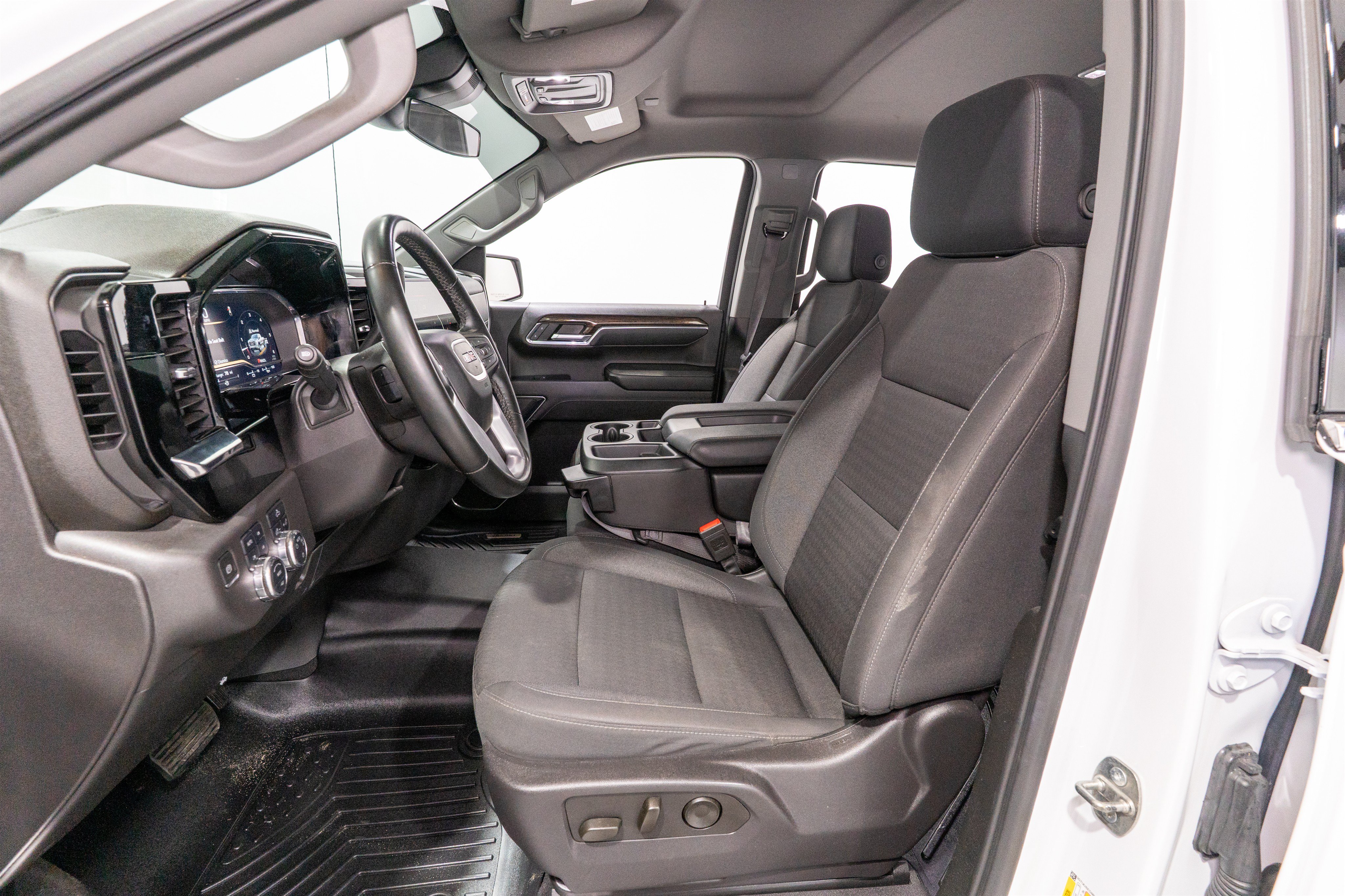Used 2024 GMC Sierra 1500 SLE w/ X31 Off-Road Package AWD/4WD image 15
