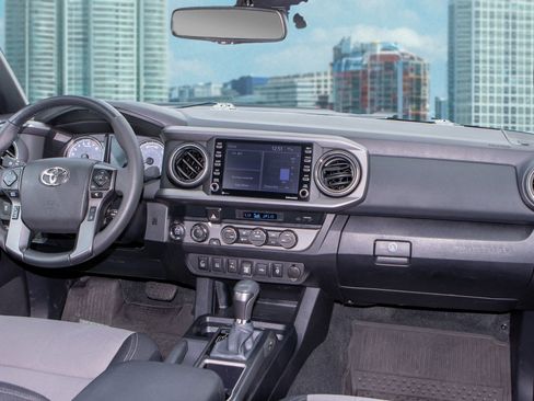 Used 2023 Toyota Tacoma TRD Sport w/ Advanced Technology Package image 19