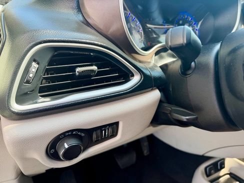 Used 2021 Chrysler Voyager Lxi FWD image 61