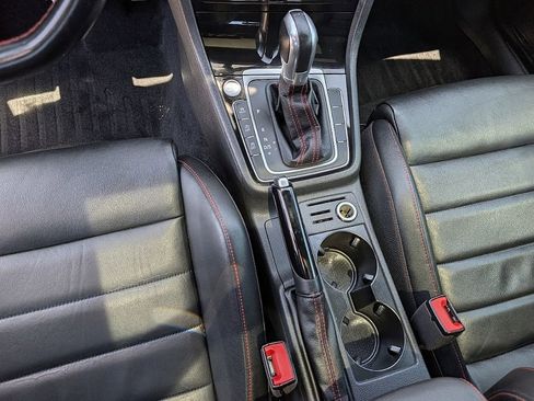 Used 2018 Volkswagen GTI SE FWD image 30