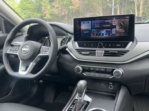 New 2026 Nissan Altima 2.5 SR FWD image 3