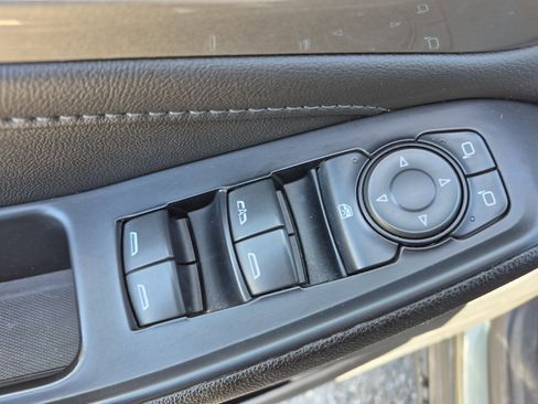 Used 2022 Chevrolet Traverse LT w/ LPO, Cargo Package AWD/4WD image 13