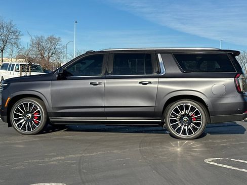 Certified 2025 Chevrolet Suburban High Country image 7