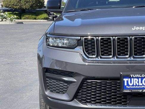 New 2026 Jeep Grand Cherokee Laredo X AWD/4WD image 2