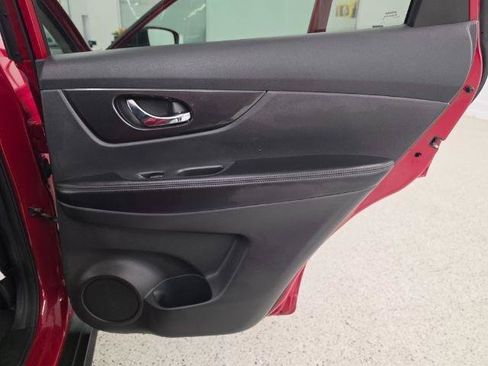 Used 2017 Nissan Rogue SV AWD/4WD image 31