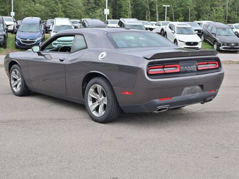 Used 2019 Dodge Challenger SXT RWD image 6