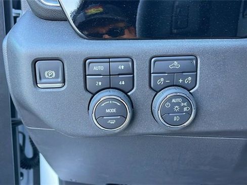 Used 2025 Chevrolet Silverado 1500 LT Trail Boss w/ Convenience Package II image 27