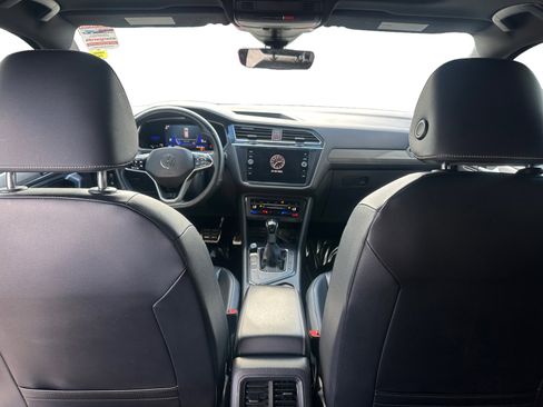 Used 2022 Volkswagen Tiguan SE R-Line image 10