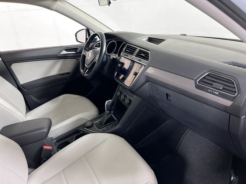 Used 2019 Volkswagen Tiguan SE w/ Panoramic Sunroof Package AWD/4WD image 28