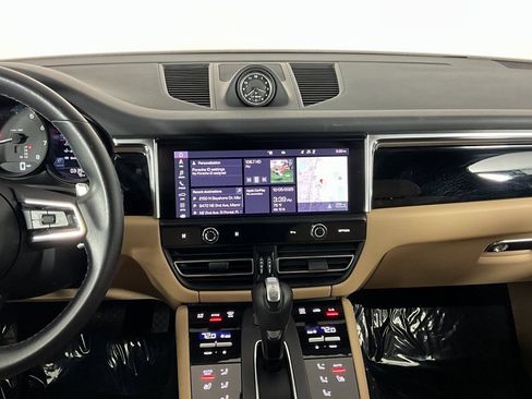 Used 2023 Porsche Macan image 12