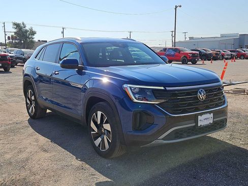 Used 2025 Volkswagen Atlas Cross Sport SE FWD image 2