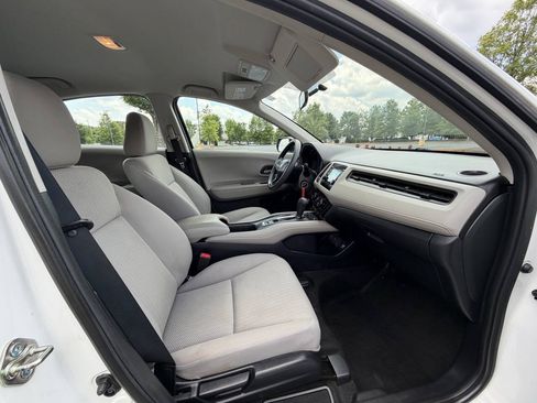 Used 2018 Honda HR-V LX image 16