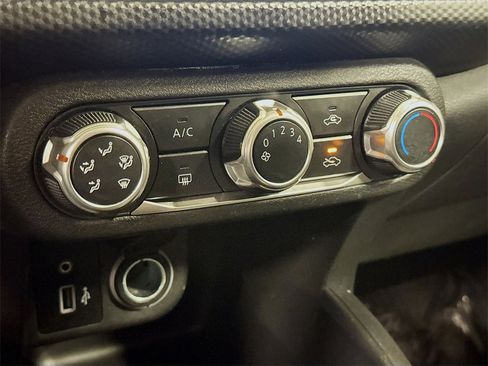 Used 2021 Nissan Kicks S image 17