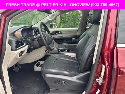 Used 2020 Chrysler Voyager Lxi FWD image 14