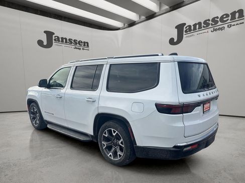 Used 2024 Jeep Wagoneer Series III image 2