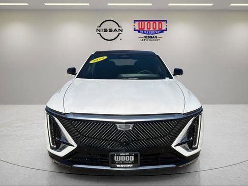 Used 2024 Cadillac Lyriq Luxury AWD/4WD image 6