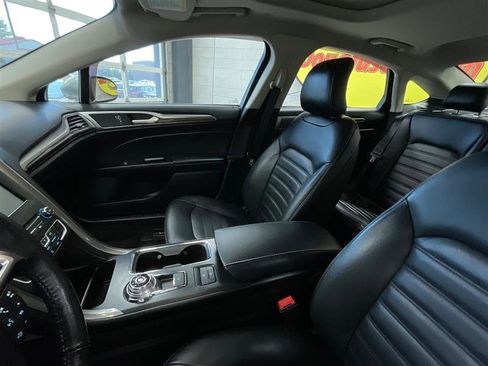 Used 2018 Ford Fusion SE w/ Equipment Group 602A FWD image 12