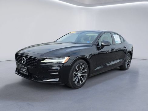Certified 2022 Volvo S60 B5 Momentum w/ Protection Package Premier AWD/4WD image 7