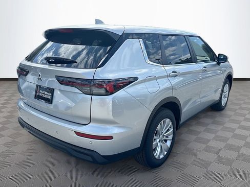 New 2026 Mitsubishi Outlander ES FWD image 7