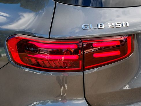 New 2026 Mercedes-Benz GLB 250 image 8