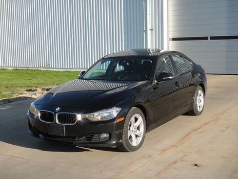 Used 2014 BMW 328i xDrive Sedan AWD/4WD image 2