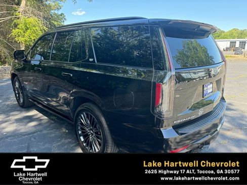 Used 2023 Cadillac Escalade V image 3