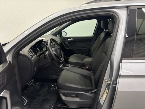 Used 2020 Volkswagen Tiguan SE R-Line FWD image 9