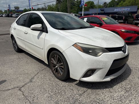 Used 2016 Toyota Corolla LE FWD image 2