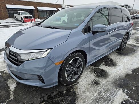 Used 2024 Honda Odyssey Elite image 3