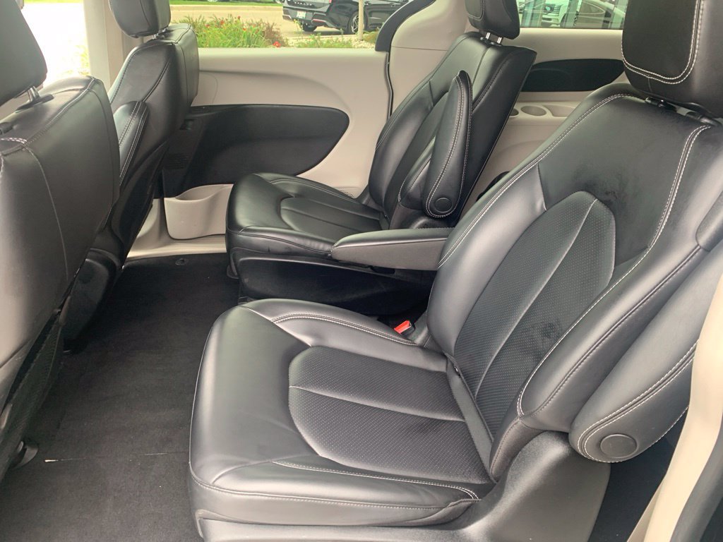 Used 2023 Chrysler Pacifica Touring-L FWD image 30