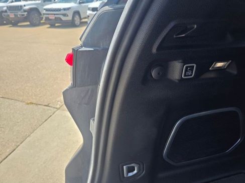 Used 2022 Jeep Grand Cherokee L Limited AWD/4WD image 12