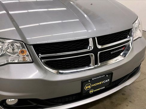 Used 2016 Dodge Grand Caravan SXT image 32