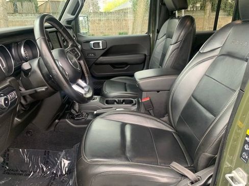 Used 2022 Jeep Wrangler Unlimited Sahara AWD/4WD image 11