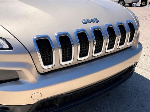Used 2015 Jeep Cherokee Sport FWD image 30