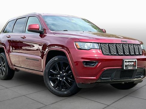 Used 2018 Jeep Grand Cherokee Altitude AWD/4WD image 3