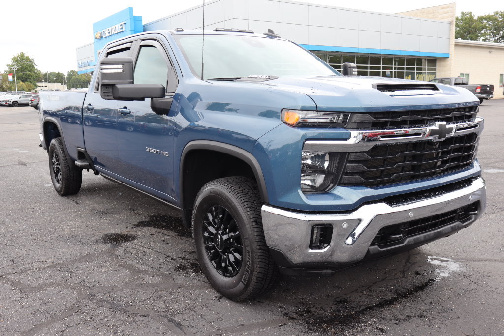 Used 2025 Chevrolet Silverado 3500 LT w/ All Star Edition AWD/4WD image 2