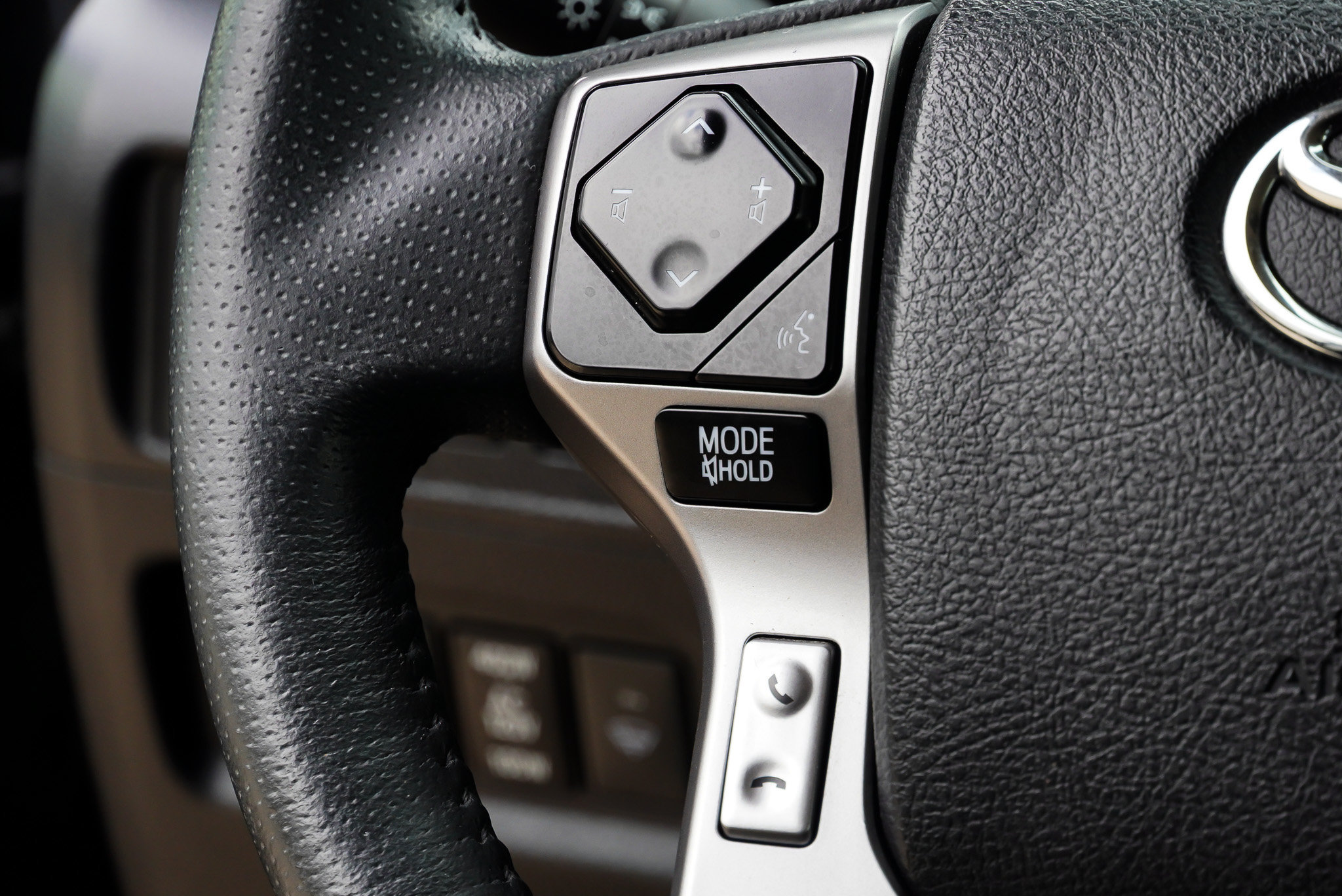 Used 2024 Toyota 4Runner SR5 AWD/4WD image 32