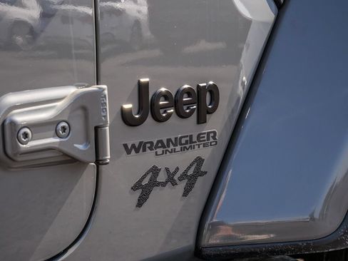 Used 2021 Jeep Wrangler Unlimited Sahara AWD/4WD image 70