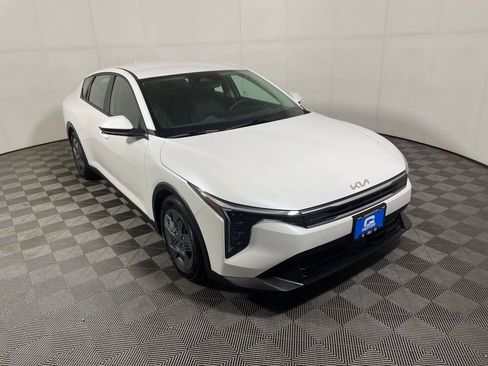 Used 2025 Kia K4 LX image 1