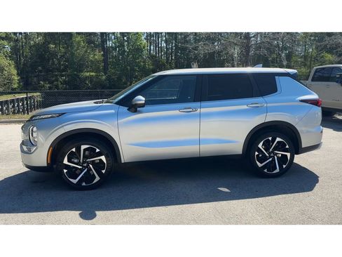 Used 2024 Mitsubishi Outlander SE Black Edition image 5