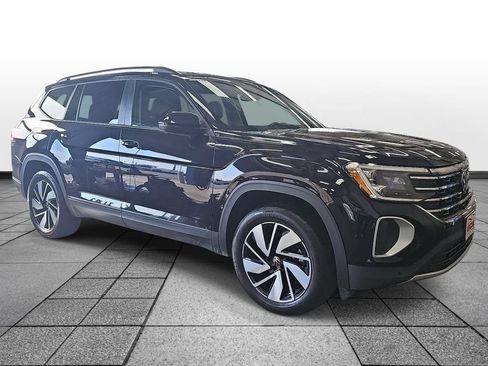 Used 2025 Volkswagen Atlas SE FWD image 3