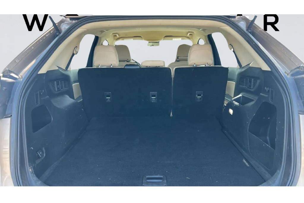Used 2020 Ford Edge SE FWD image 9