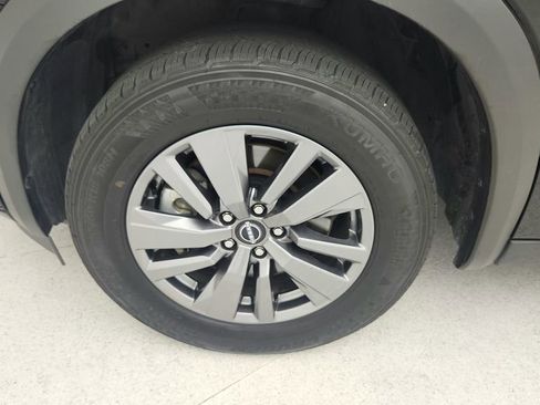 Used 2025 Nissan Pathfinder SV image 29