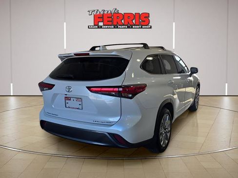 Used 2022 Toyota Highlander Limited image 5