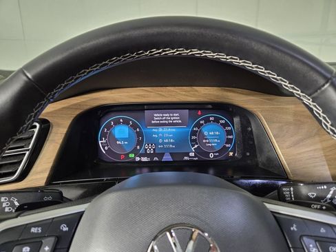 Used 2025 Volkswagen Atlas SE image 15